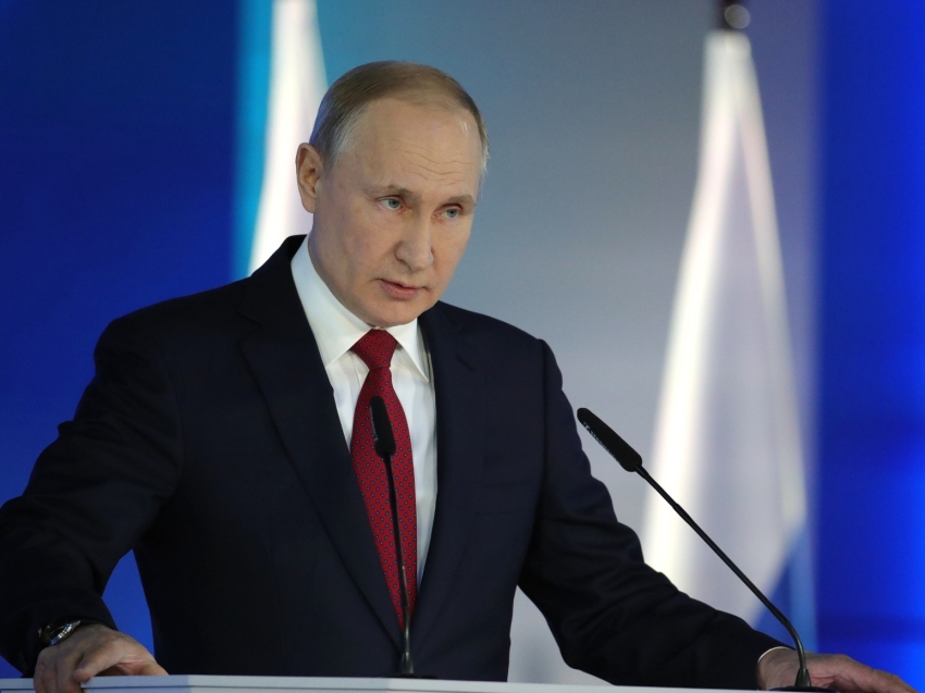 Владимир Путин: Уровень зарплат врачей должен планомерно расти